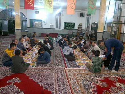 افطاری ساده ماه مبارک رمضان بچه های مسجد پایگاه بسیج زنجان